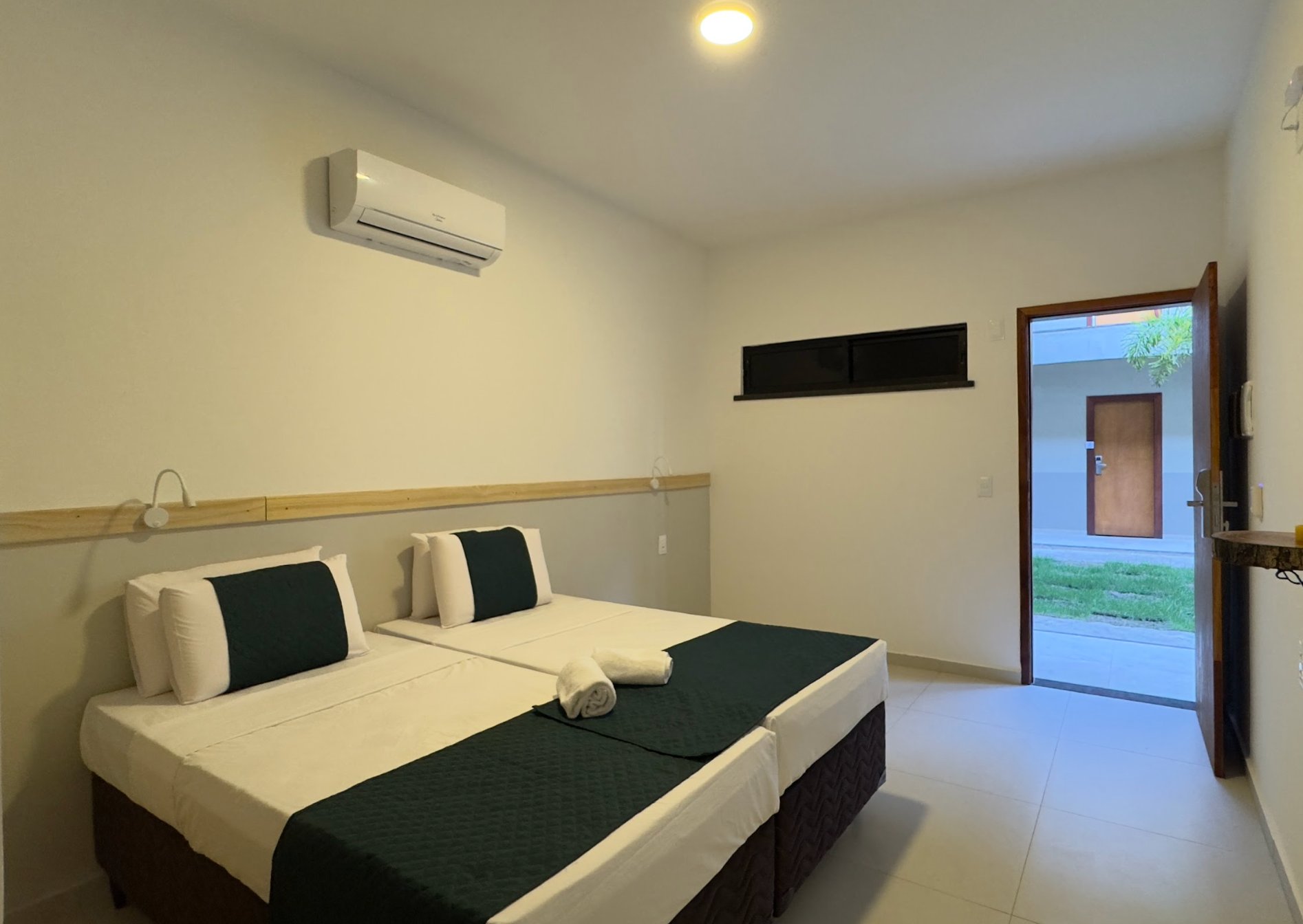 Quarto duplo vista do jardim